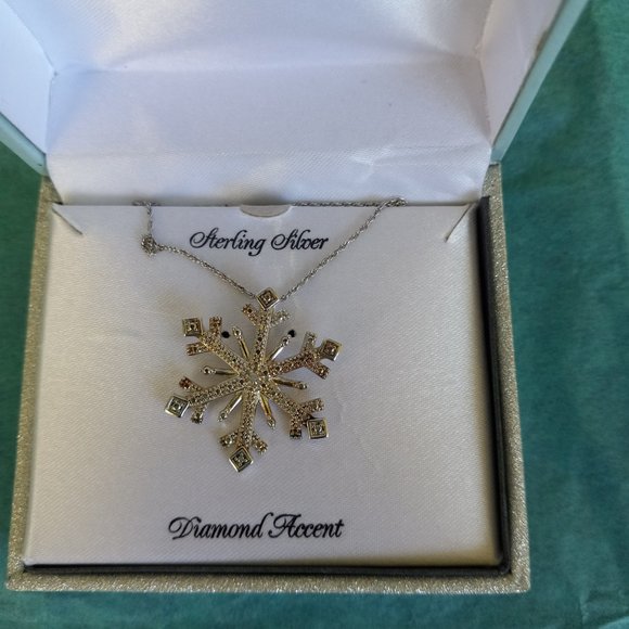 NIB Diamond SS Snowflake Pendant Necklace Sterling Silver - Picture 2 of 7